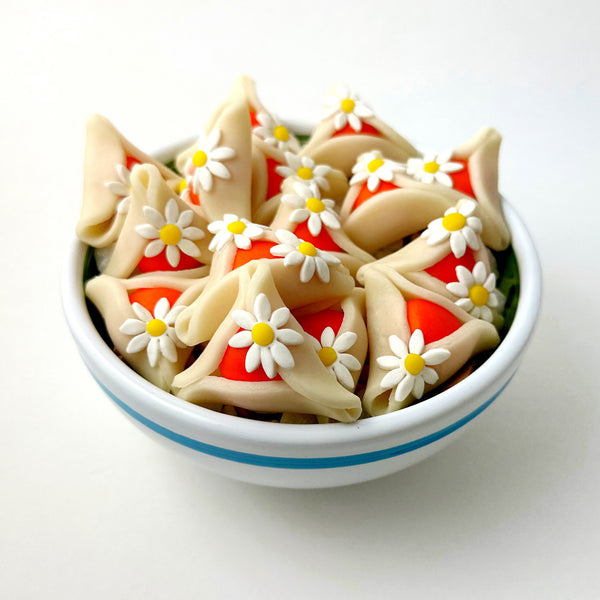 purim daisy hamantaschen in a bowl