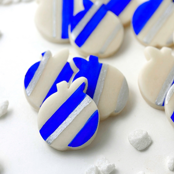 blue & white Rosh Hashanah apples