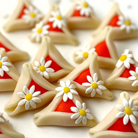 purim daisy hamantaschen closeup