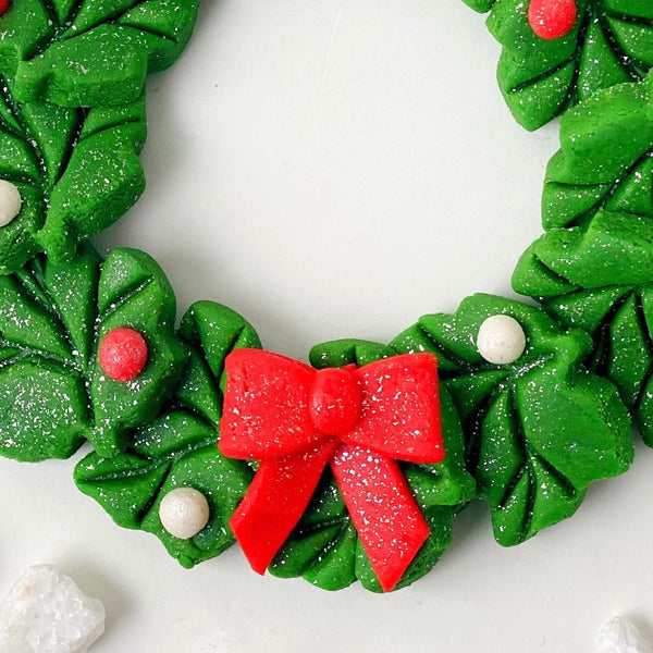 marzipan christmas wreath bow closeup