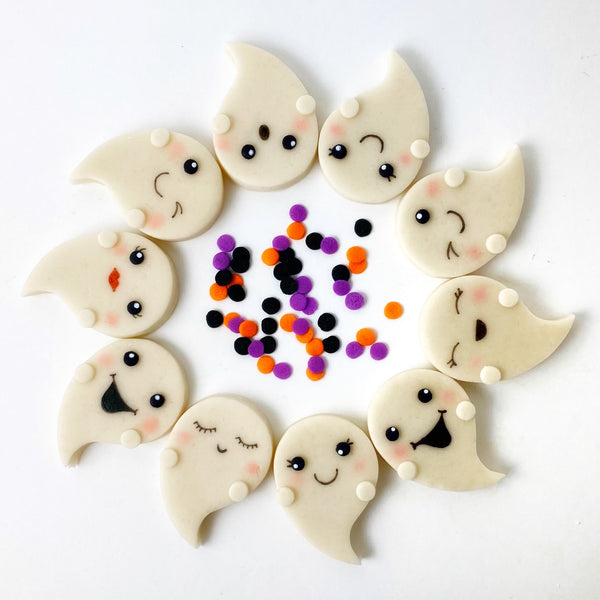 halloween cutie marzipan ghosties in a circle