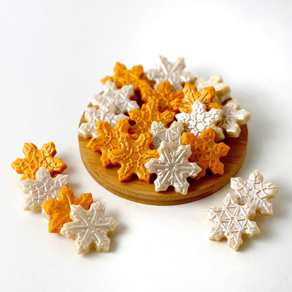 luxe combo marzipan snowflakes plate plus